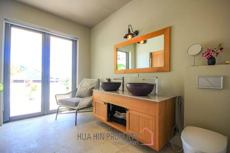 5 Bed, 2 Storey House in Central Hua Hin