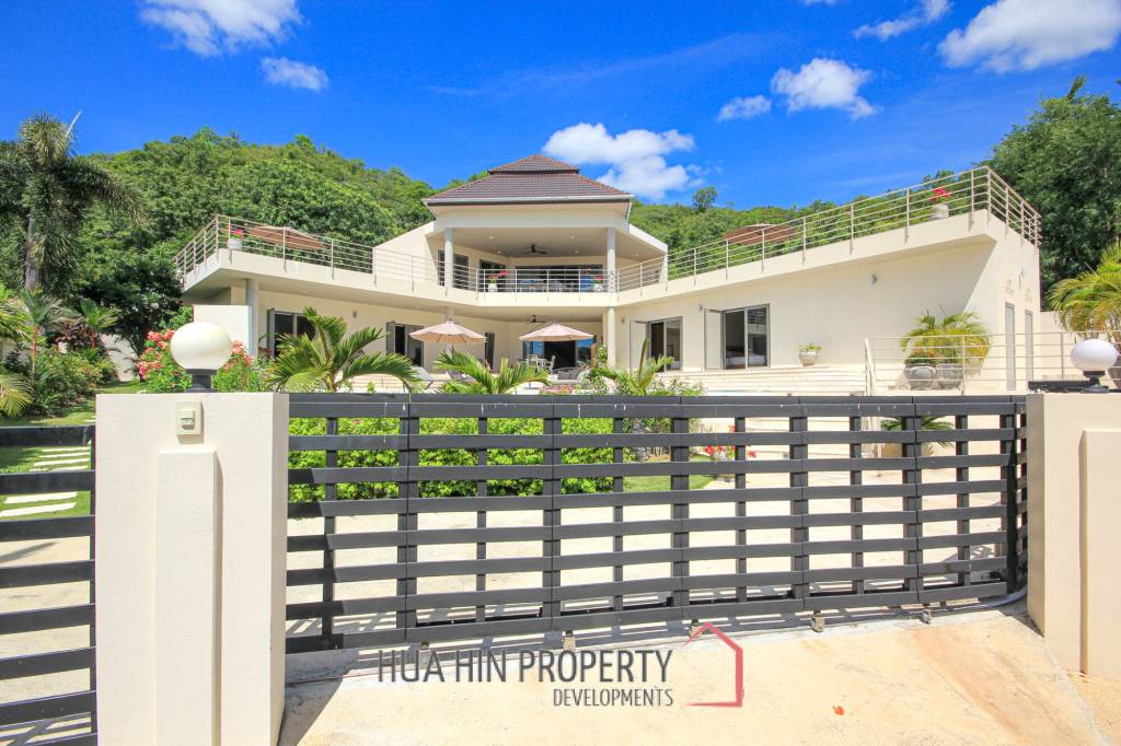 5 Bed, 2 Storey House in Central Hua Hin