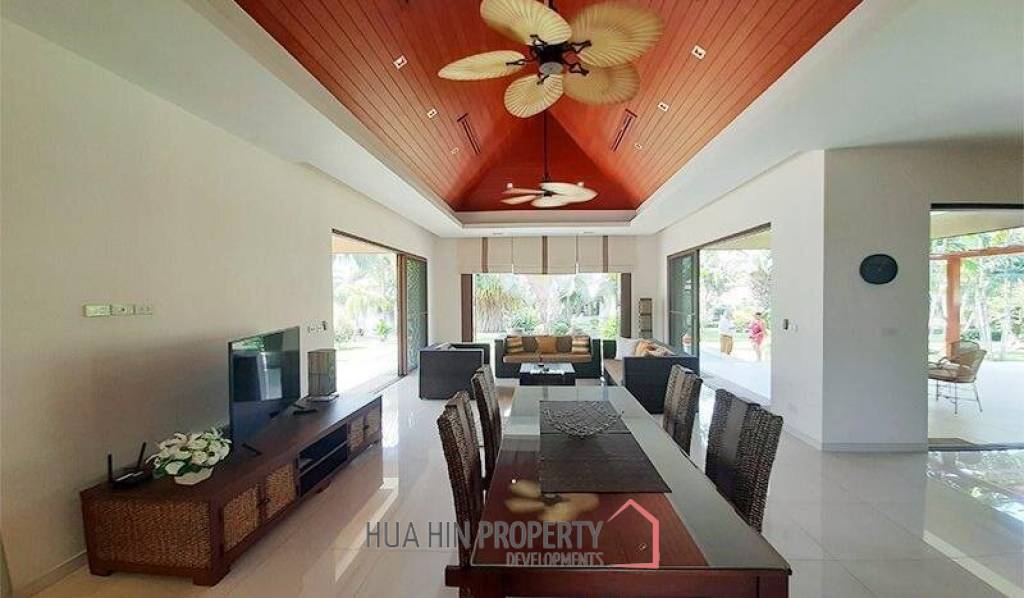 Luxurious Pool Villa in Countryside Surroundings