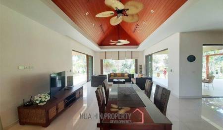 Luxurious Pool Villa in Countryside Surroundings
