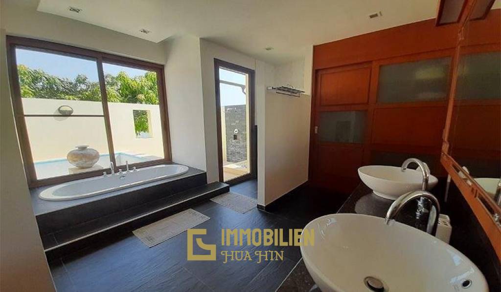 1,060 qm 3 Bett Haus Für Verkauf