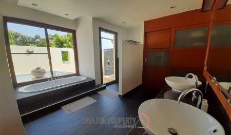 Luxurious Pool Villa in Countryside Surroundings