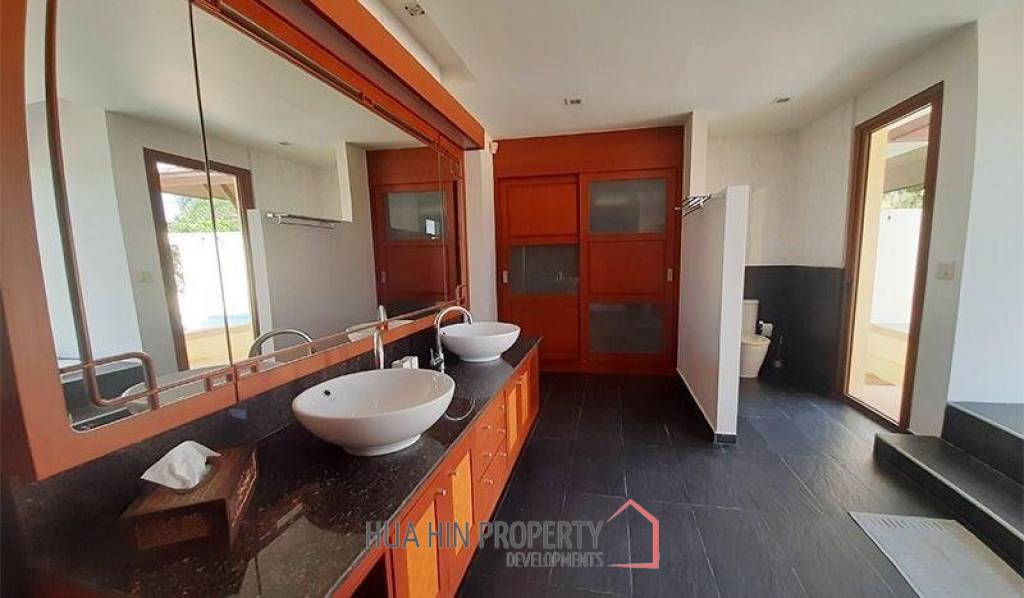 Luxurious Pool Villa in Countryside Surroundings