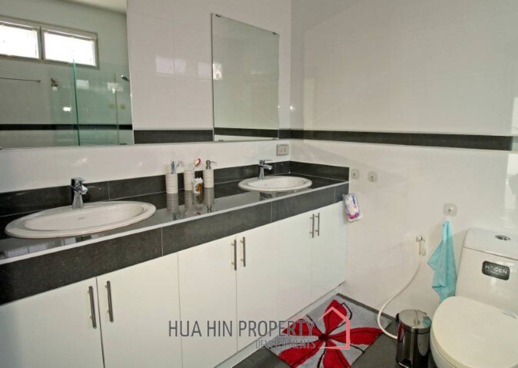 3 Bed, 2 Bathroom Pool Villa on established development