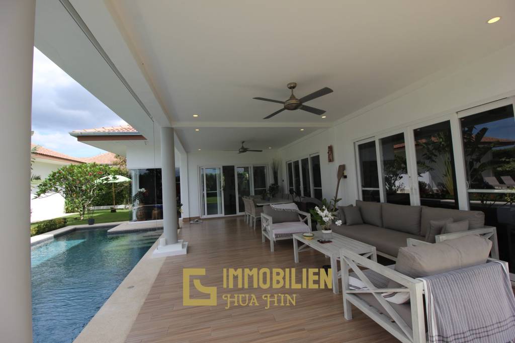 4 Bed Luxury Pool Villa on Large Plot