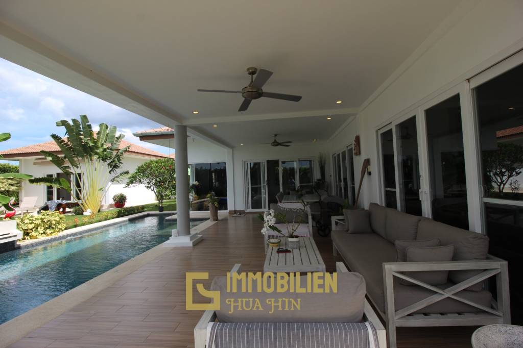 4 Bed Luxury Pool Villa on Large Plot