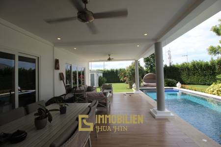 4 Bed Luxury Pool Villa on Large Plot