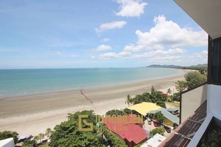 Blue Wave Condominium: Absolut strandnahe 2 Schlafzimmer-Eigentumswohnung in Khao Takiap