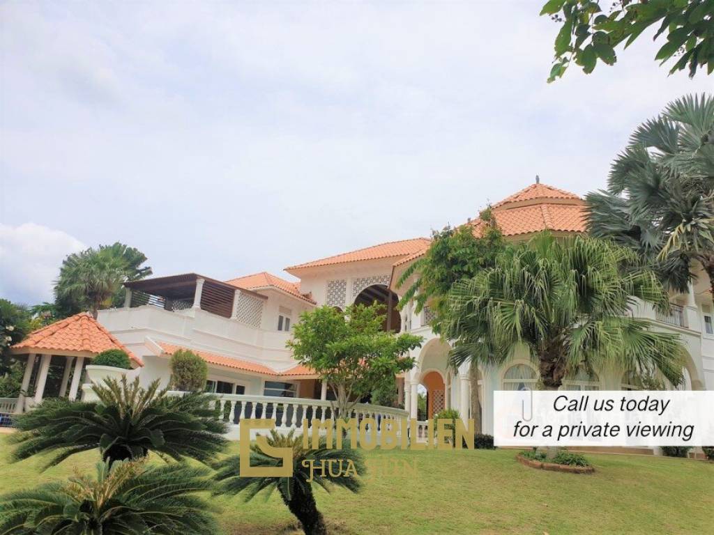 Luxury Mansion in Palm Hills Hua Hin Golf Course for SALE