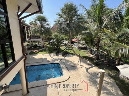 Royal Garden : Beautiful. Spacious 5 Bedroom Family Home