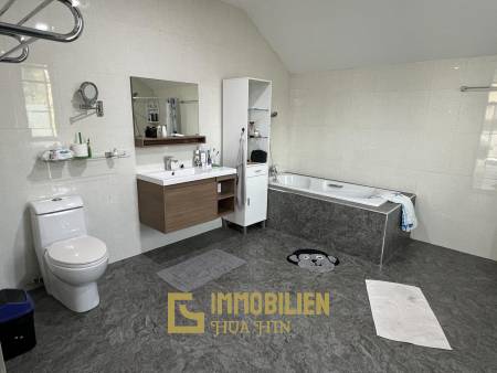 Royal Garden: Sehr gepflegtes und geräumiges 5 Schlafzimmer Familienhaus
