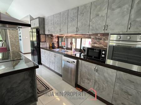 Royal Garden : Beautiful. Spacious 5 Bedroom Family Home