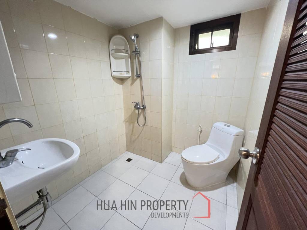 Royal Garden : Beautiful. Spacious 5 Bedroom Family Home