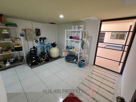 Royal Garden : Beautiful. Spacious 5 Bedroom Family Home