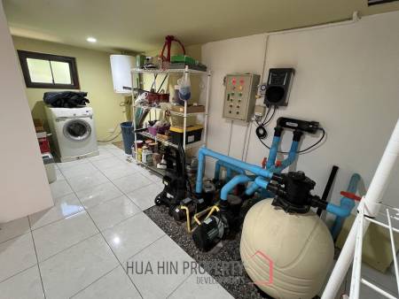Royal Garden : Beautiful. Spacious 5 Bedroom Family Home