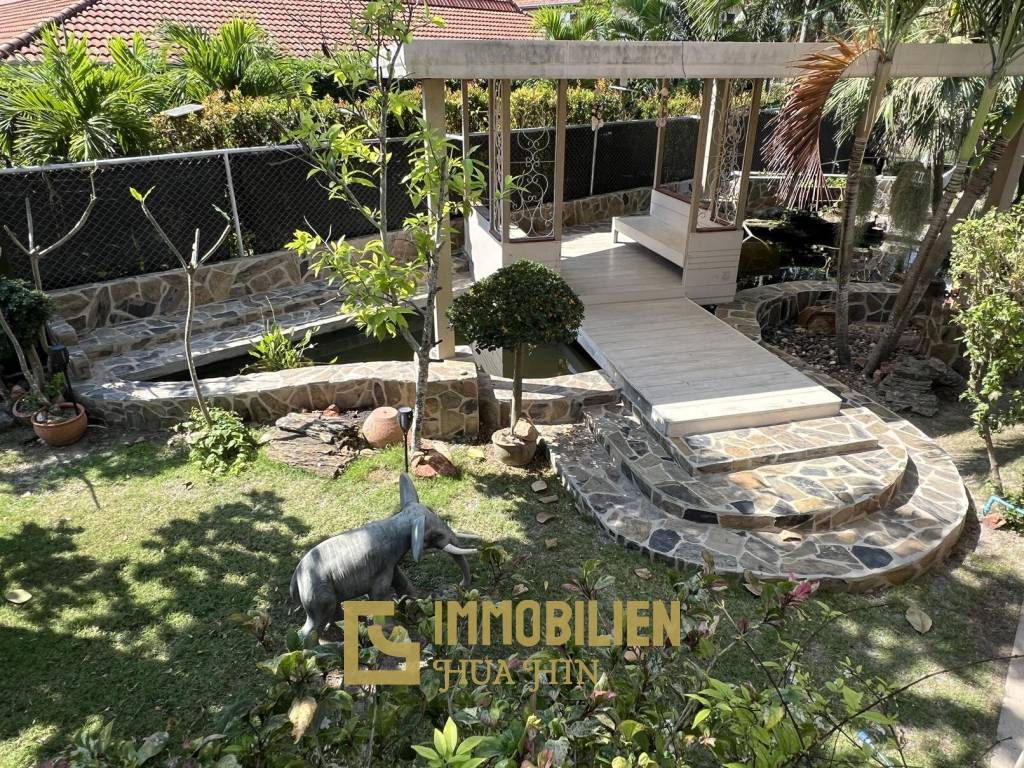 Royal Garden: Sehr gepflegtes und geräumiges 5 Schlafzimmer Familienhaus