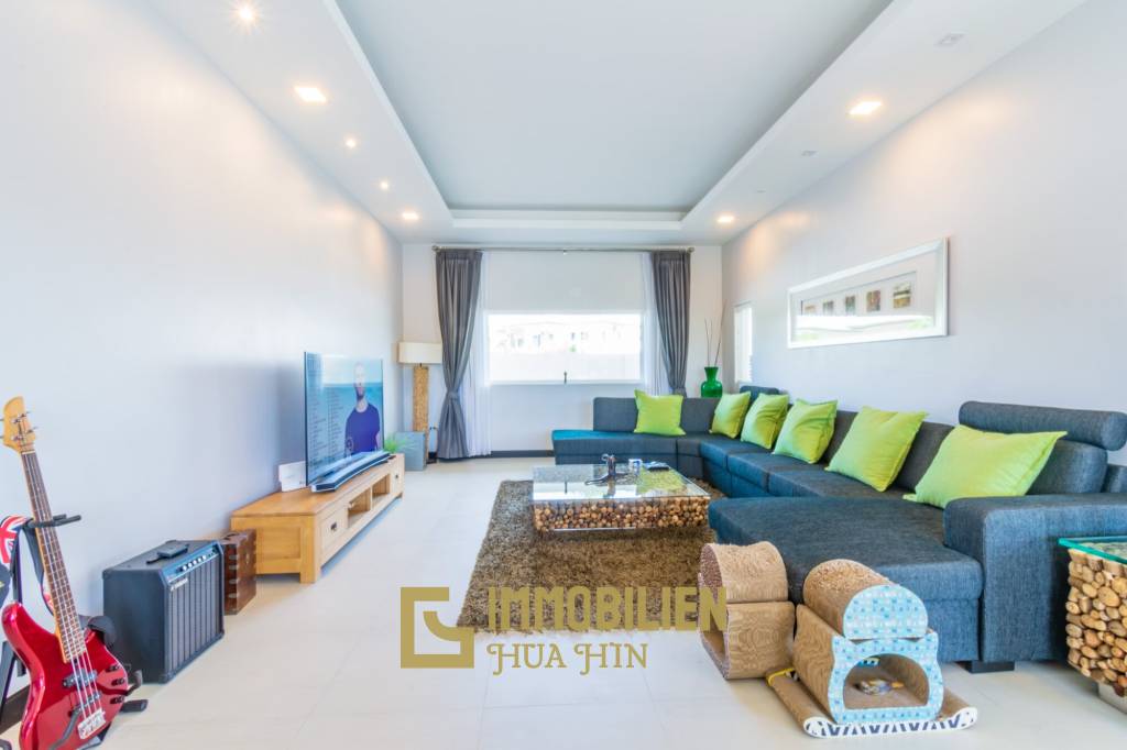 Emerald Scenery: 3 Schlafzimmer Pool Villa mit Blick auf den Banyan Golfplatz