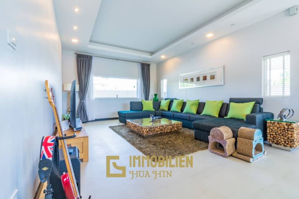 Emerald Scenery: 3 Schlafzimmer Pool Villa mit Blick auf den Banyan Golfplatz