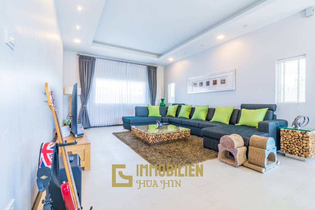 Emerald Scenery: 3 Schlafzimmer Pool Villa mit Blick auf den Banyan Golfplatz