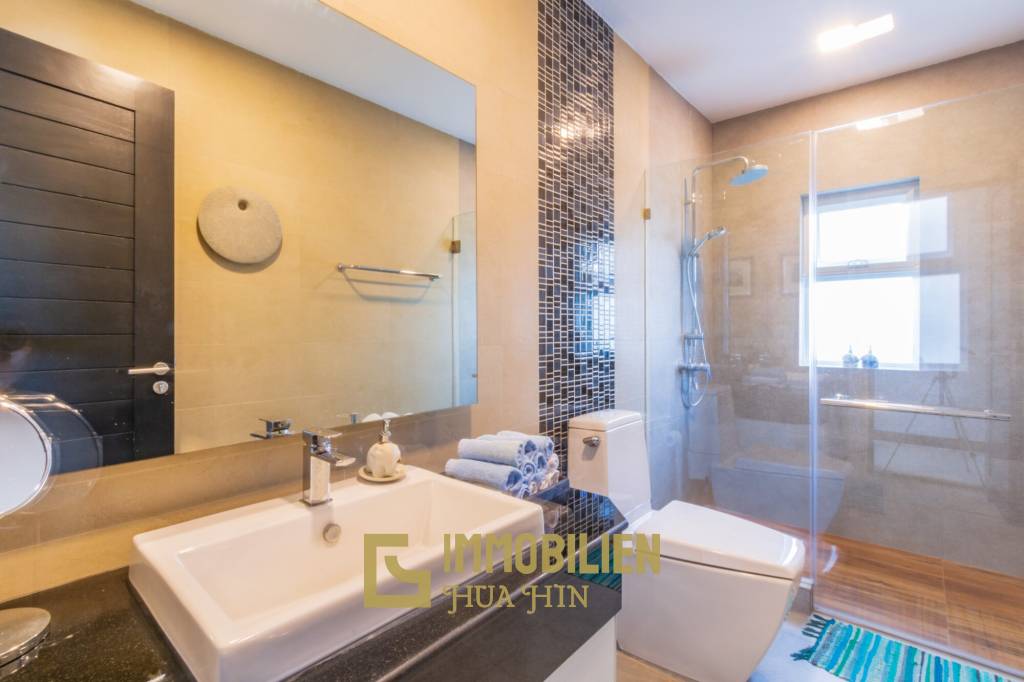 Emerald Scenery: 3 Schlafzimmer Pool Villa mit Blick auf den Banyan Golfplatz