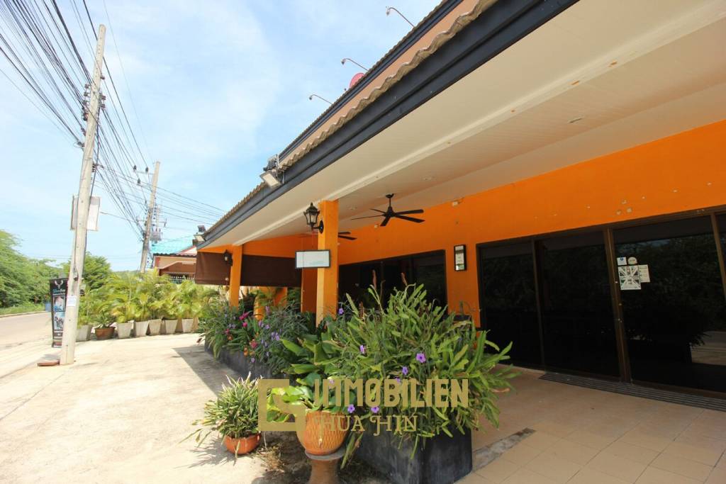 Ausgezeichnete Lage: Private Villa Ideal für eine Kneipe oder ein Restaurant in der Soi 102