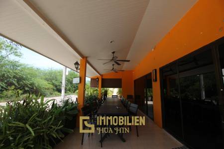 Ausgezeichnete Lage: Private Villa Ideal für eine Kneipe oder ein Restaurant in der Soi 102