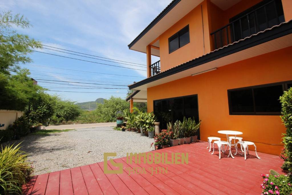 Ausgezeichnete Lage: Private Villa Ideal für eine Kneipe oder ein Restaurant in der Soi 102