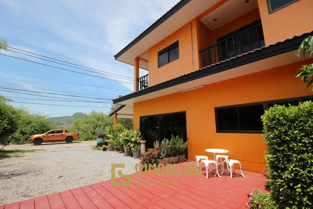 Ausgezeichnete Lage: Private Villa Ideal für eine Kneipe oder ein Restaurant in der Soi 102