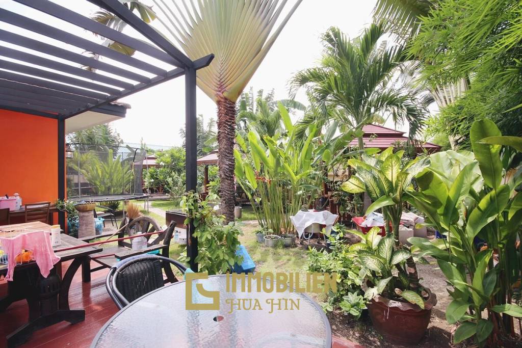 Ausgezeichnete Lage: Private Villa Ideal für eine Kneipe oder ein Restaurant in der Soi 102
