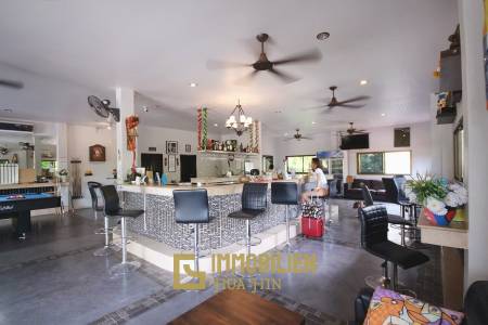 Ausgezeichnete Lage: Private Villa Ideal für eine Kneipe oder ein Restaurant in der Soi 102