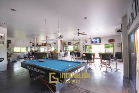 Ausgezeichnete Lage: Private Villa Ideal für eine Kneipe oder ein Restaurant in der Soi 102