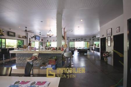 Ausgezeichnete Lage: Private Villa Ideal für eine Kneipe oder ein Restaurant in der Soi 102