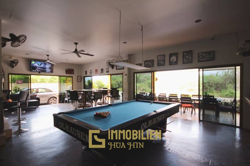 Ausgezeichnete Lage: Private Villa Ideal für eine Kneipe oder ein Restaurant in der Soi 102