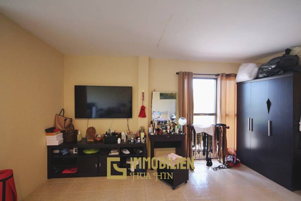 Ausgezeichnete Lage: Private Villa Ideal für eine Kneipe oder ein Restaurant in der Soi 102