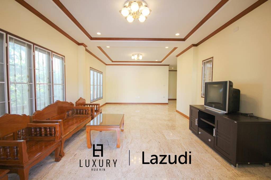 Nord Hua Hin: Neue Multi Level Pool Villa auf einem großen Grundstück