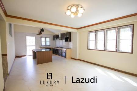 Nord Hua Hin: Neue Multi Level Pool Villa auf einem großen Grundstück