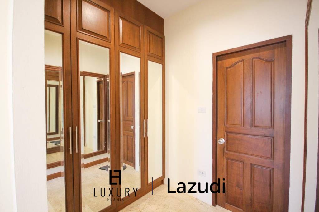 Nord Hua Hin: Neue Multi Level Pool Villa auf einem großen Grundstück