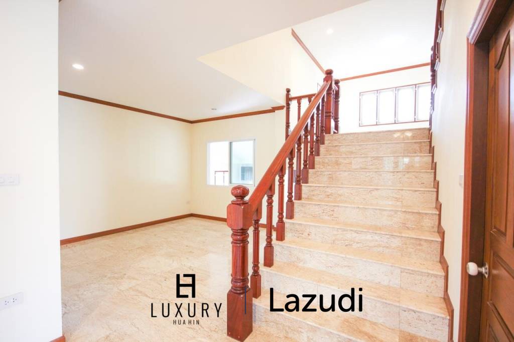 Nord Hua Hin: Neue Multi Level Pool Villa auf einem großen Grundstück