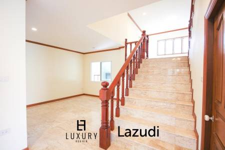 Nord Hua Hin: Neue Multi Level Pool Villa auf einem großen Grundstück