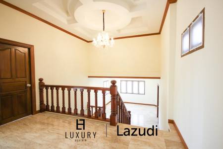 Nord Hua Hin: Neue Multi Level Pool Villa auf einem großen Grundstück