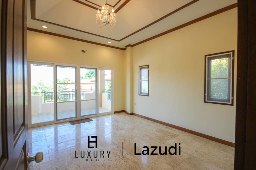 Nord Hua Hin: Neue Multi Level Pool Villa auf einem großen Grundstück