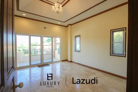 Nord Hua Hin: Neue Multi Level Pool Villa auf einem großen Grundstück