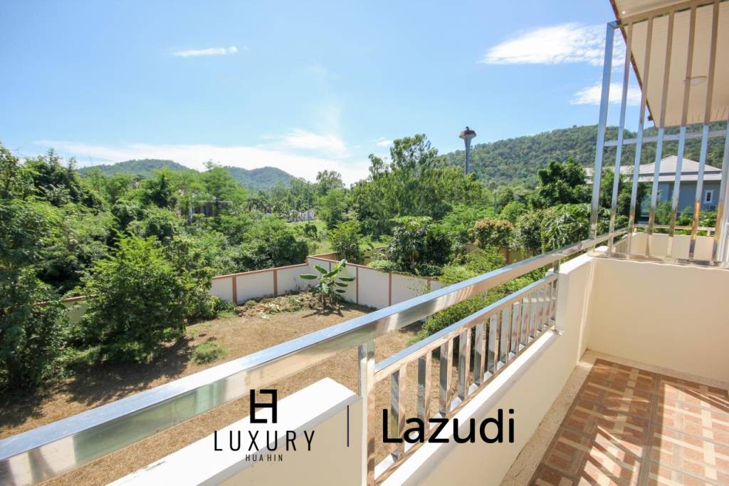 Nord Hua Hin: Neue Multi Level Pool Villa auf einem großen Grundstück