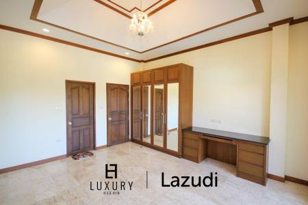 Nord Hua Hin: Neue Multi Level Pool Villa auf einem großen Grundstück