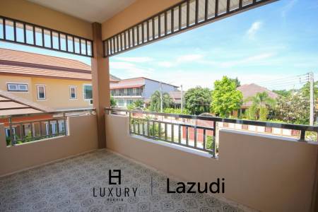 Nord Hua Hin: Neue Multi Level Pool Villa auf einem großen Grundstück