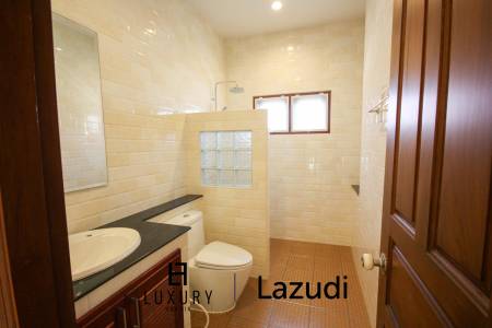 Nord Hua Hin: Neue Multi Level Pool Villa auf einem großen Grundstück