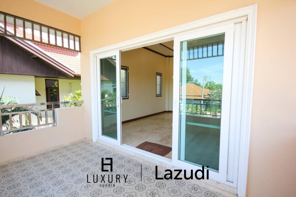 Nord Hua Hin: Neue Multi Level Pool Villa auf einem großen Grundstück