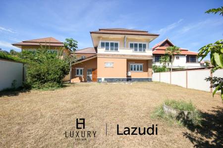 Nord Hua Hin: Neue Multi Level Pool Villa auf einem großen Grundstück