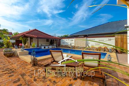 City Center 6 Bedroom Private Pool Villa For Sale on 1 Rai Land