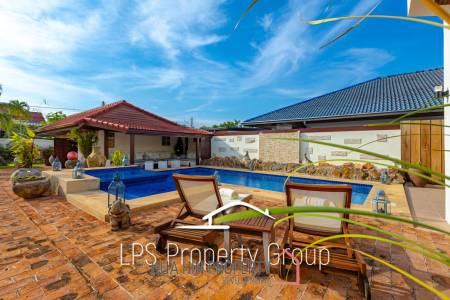 City Center 6 Bedroom Private Pool Villa For Sale on 1 Rai Land